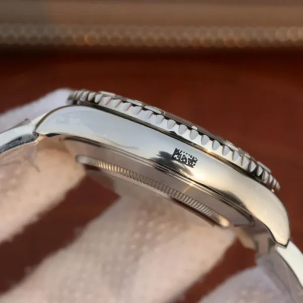 YACHT MASTER 1 PURE SILVER ( BLACK DIAL ) STAINLESS STEEL 40MM M126622 - Image 6