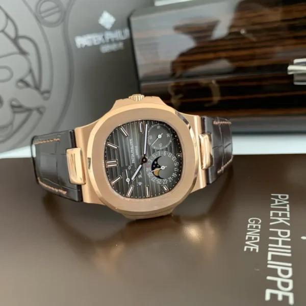 5712R - Patek Philippe NAUTILUS - Image 2
